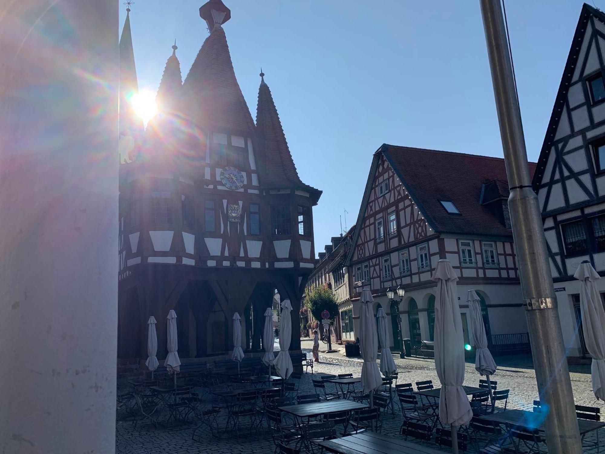 Апартаменты Wohnen Am Historischen Rathaus Михельштадт Экстерьер фото